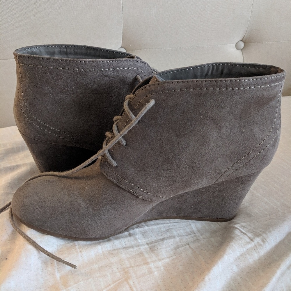 New Arizona Jeans faux suede grey booties